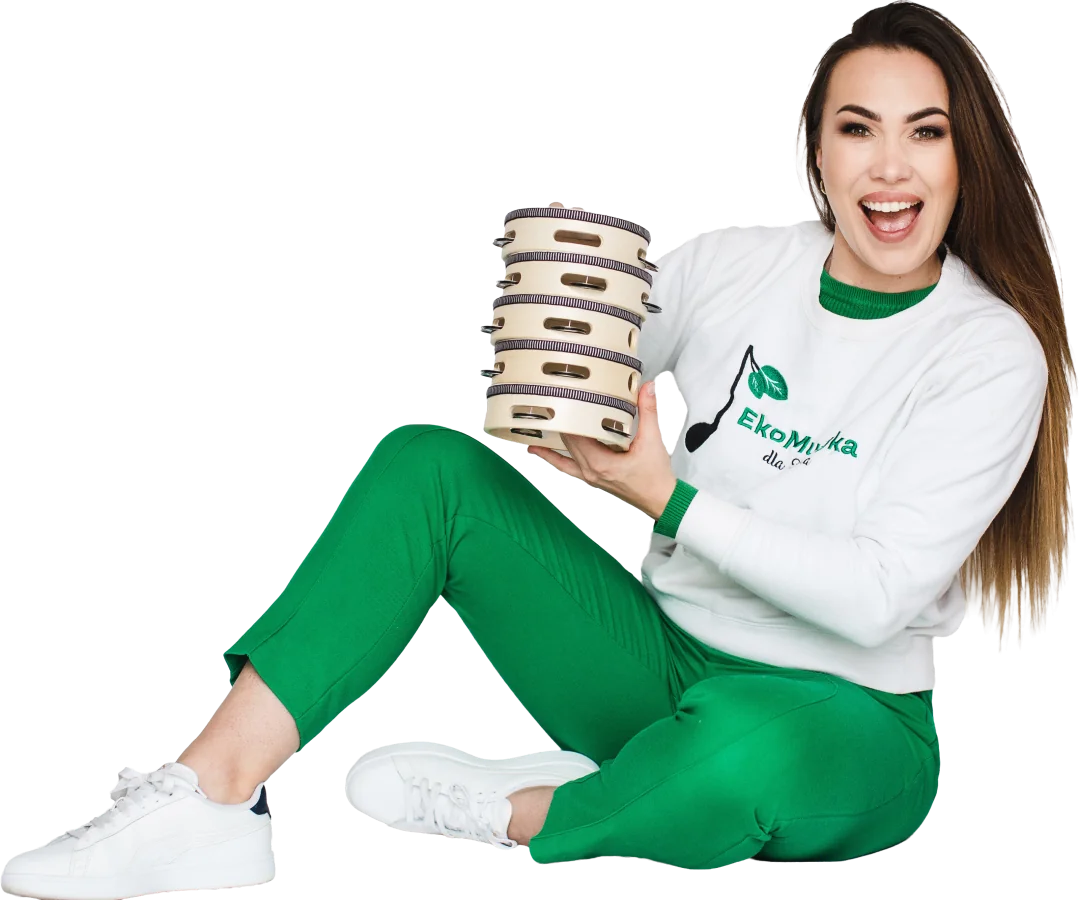 Kasia Majerczyk podczas zajęć z tamburynami